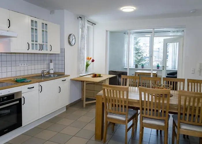 With 8 Bedrooms Semesterbostad *