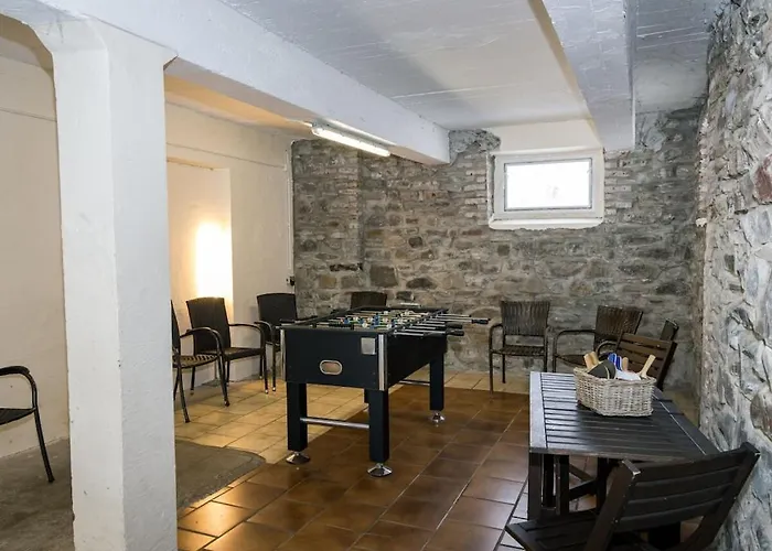 Semesterbostad With 8 Bedrooms